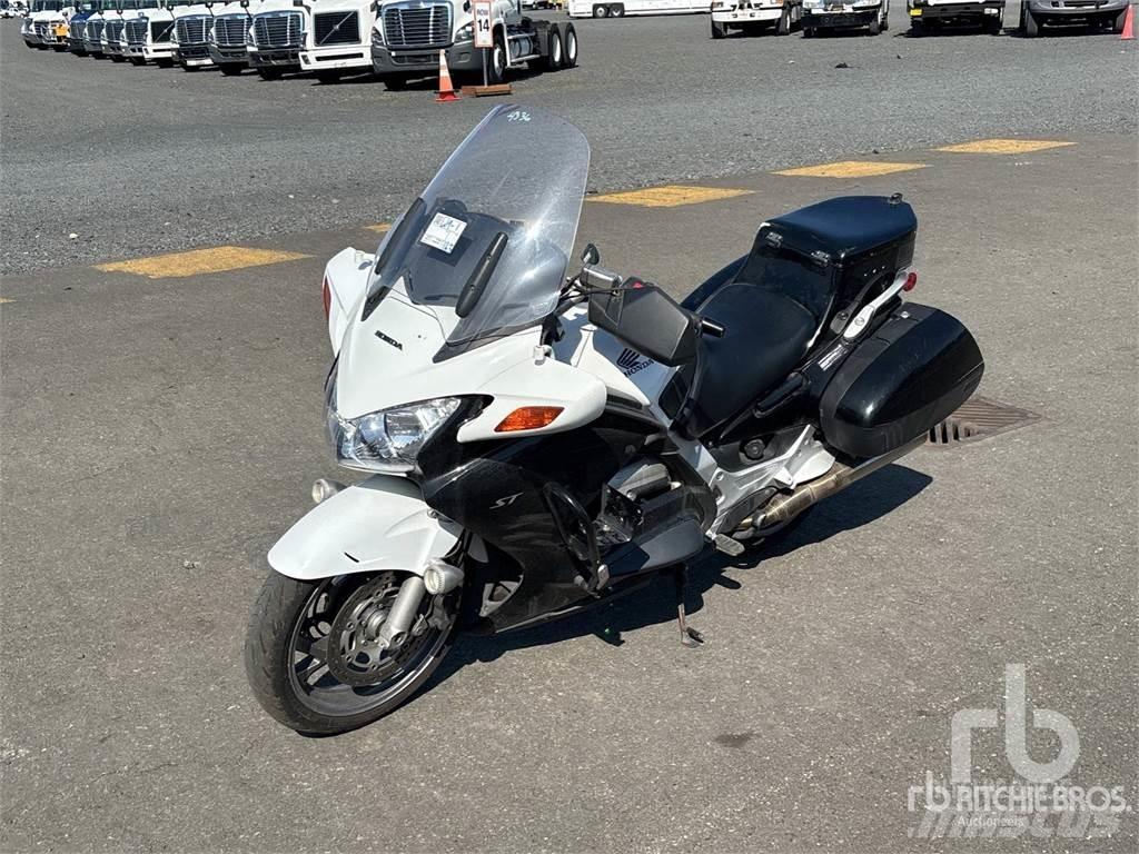Honda ST1300 سيارات