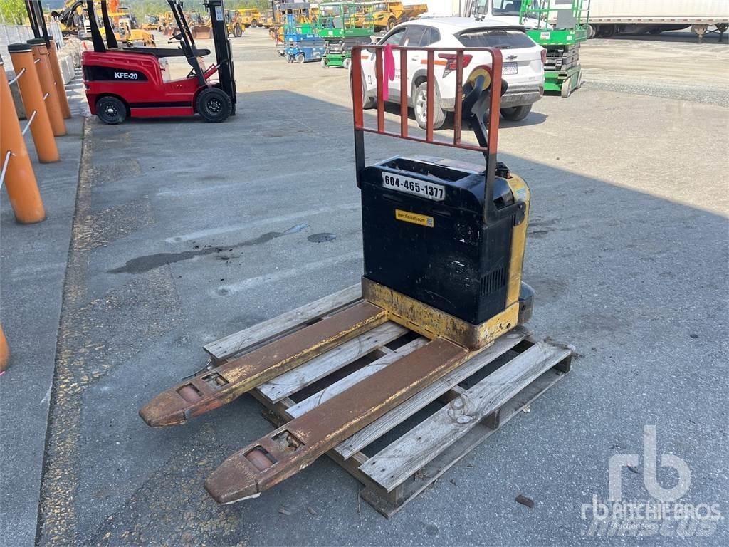 Hyster W40DZ أرفف تخزين ذات منصات نقالة