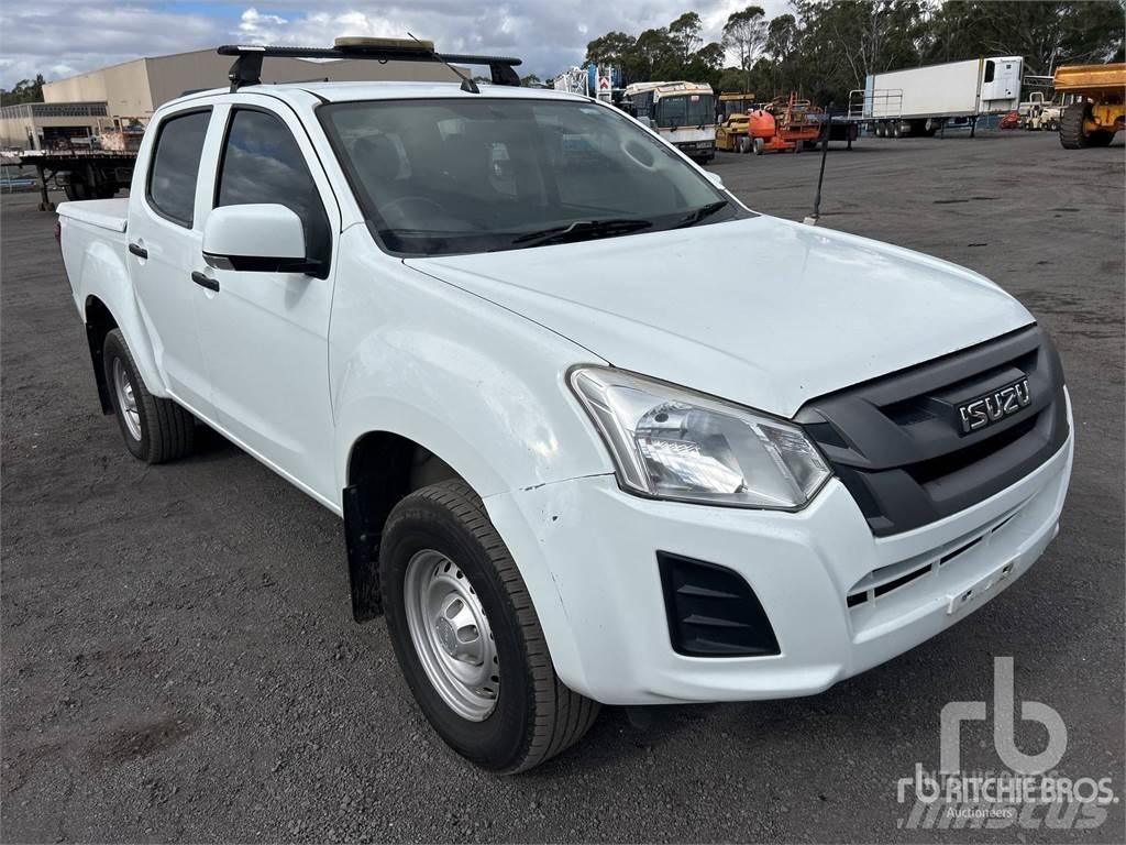 Isuzu D-MAX شاحنات خفيفة/مفصلية الجوانب