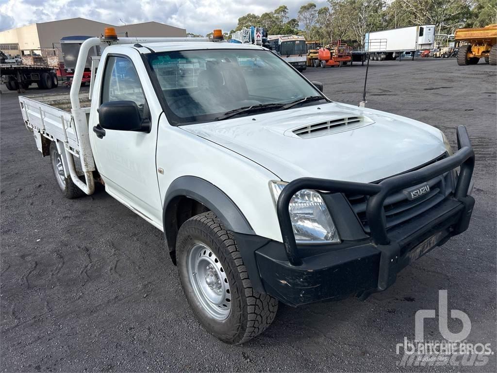 Isuzu D-MAX شاحنات خفيفة/مفصلية الجوانب