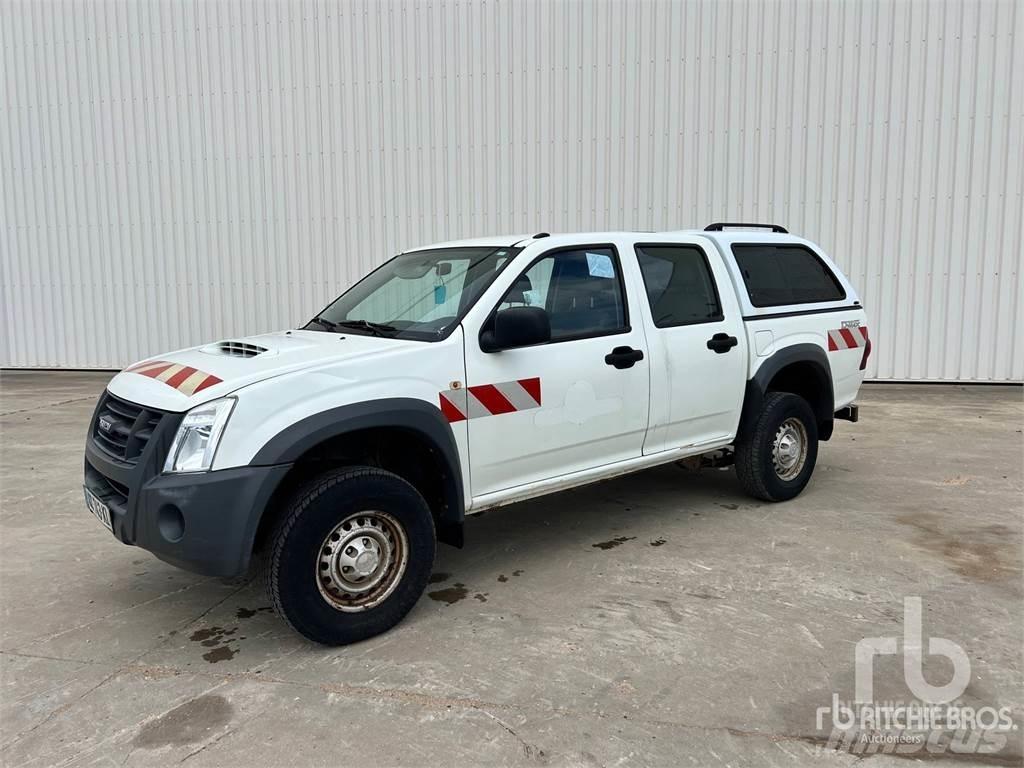 Isuzu D-MAX شاحنات خفيفة/مفصلية الجوانب