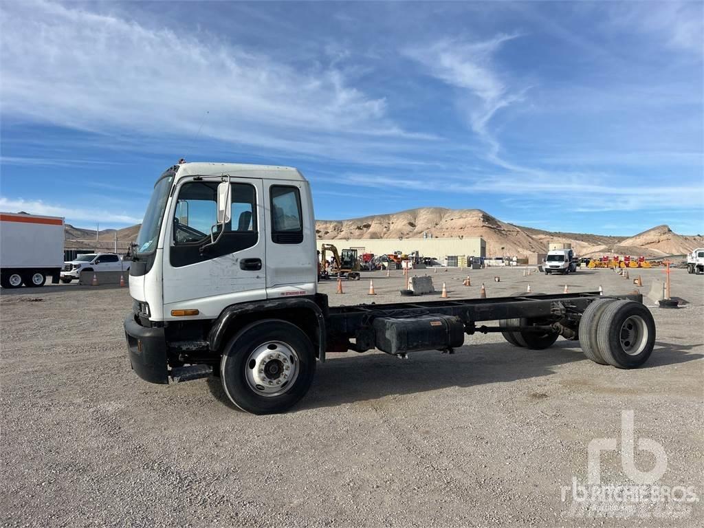 Isuzu FTR شاحنات بمقصورة وهيكل