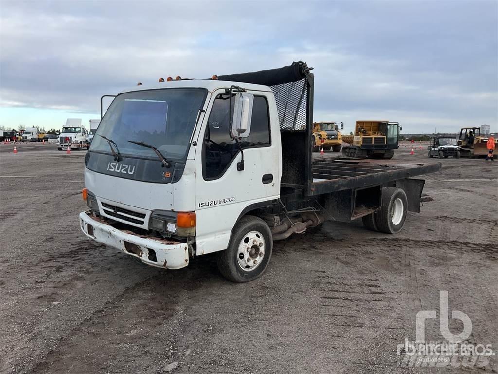 Isuzu NPR شاحنات مسطحة/مفصلية الجوانب