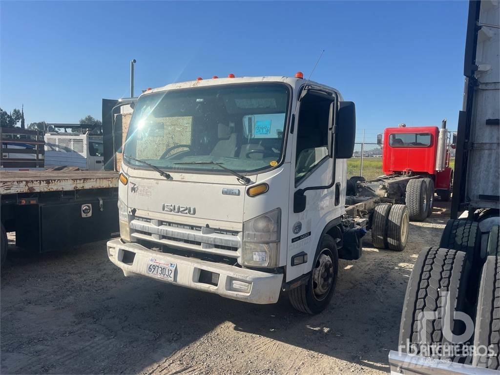 Isuzu NPR شاحنات بمقصورة وهيكل