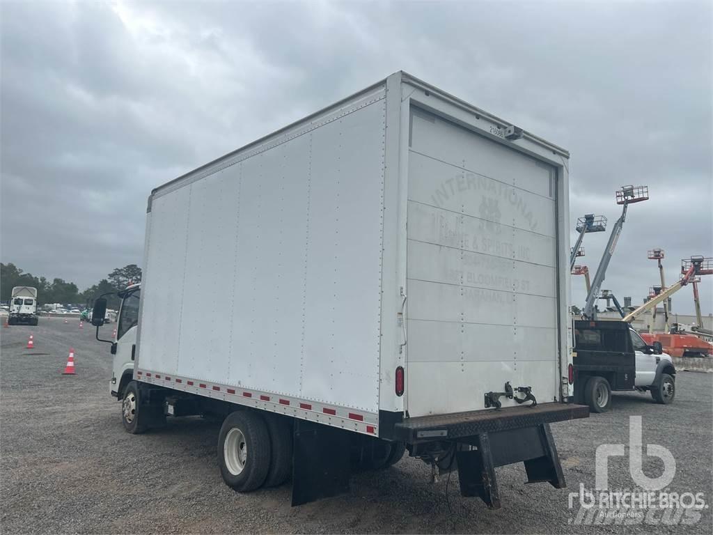 Isuzu NPR شاحنة مقفلة