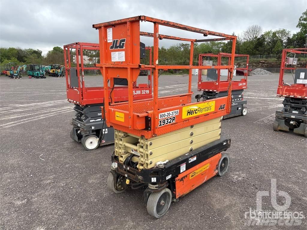 JLG 1932R رافعات مقصية الشكل
