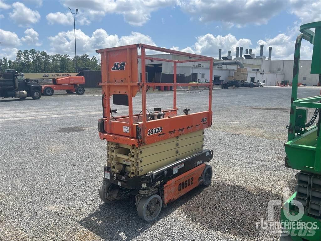 JLG 1932R رافعات مقصية الشكل