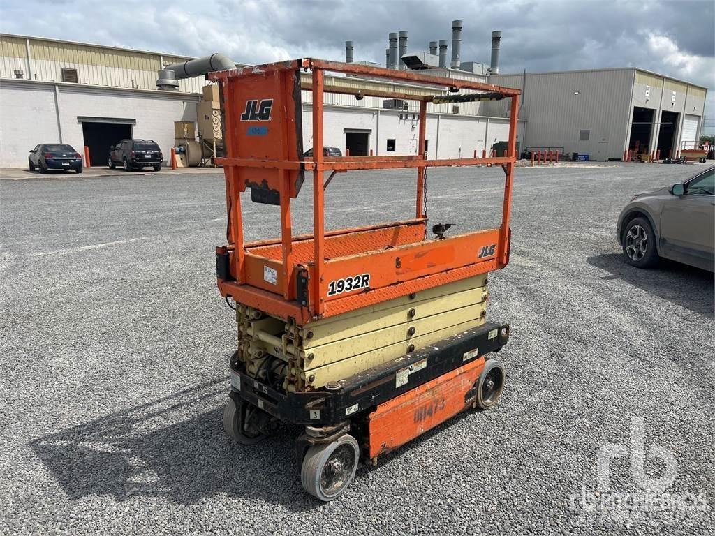 JLG 1932R رافعات مقصية الشكل