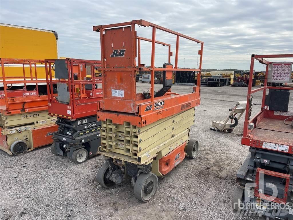 JLG 2632ES رافعات مقصية الشكل