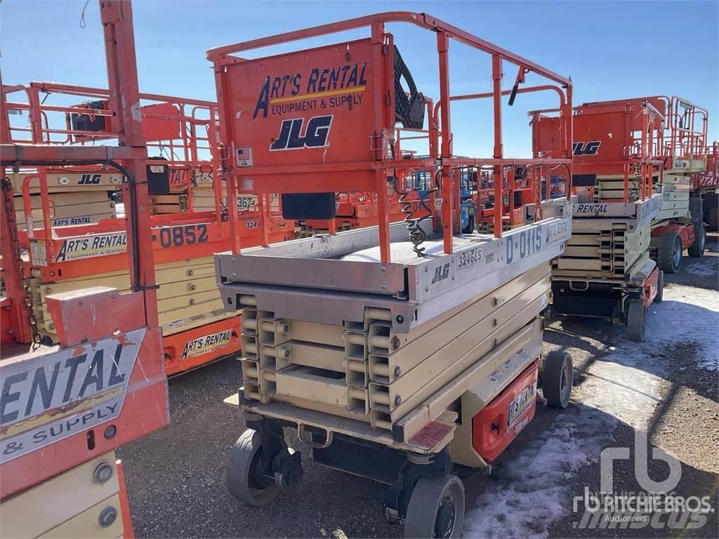 JLG 3246ES رافعات مقصية الشكل