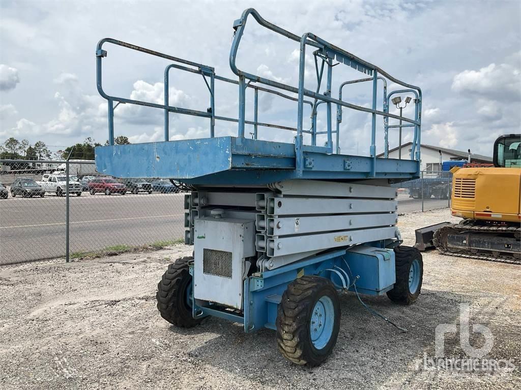 JLG 330CRT رافعات مقصية الشكل