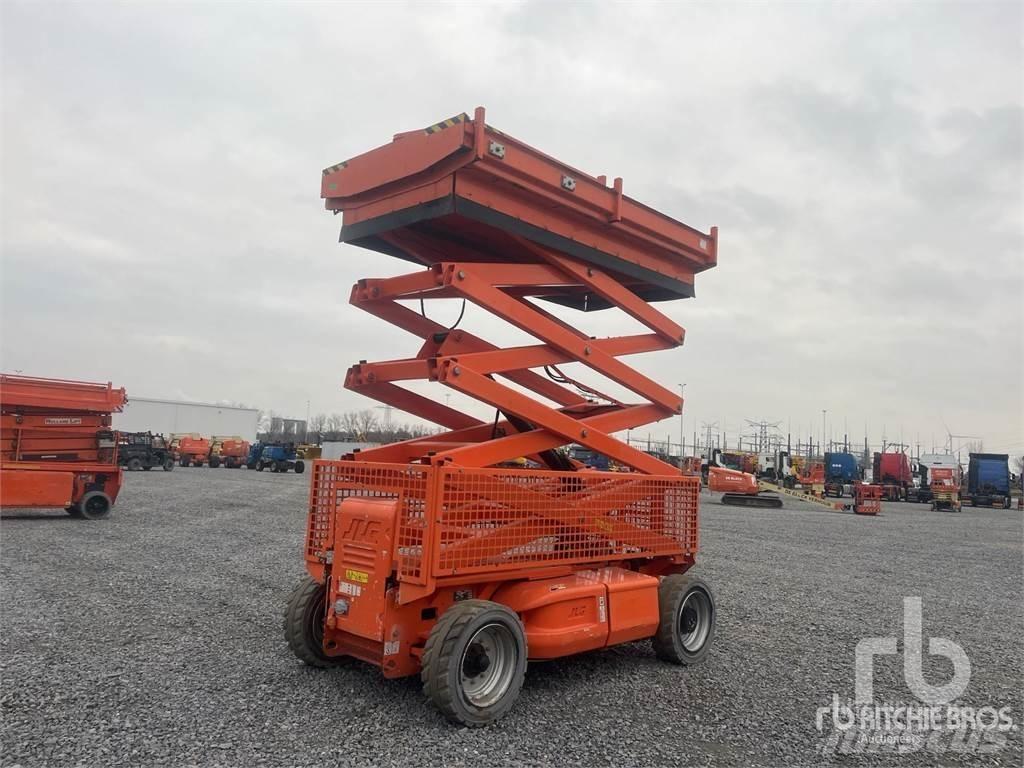 JLG 3369LE رافعات مقصية الشكل