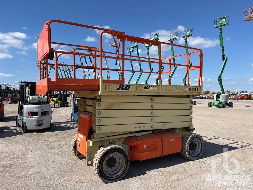 JLG 4069LE رافعات مقصية الشكل