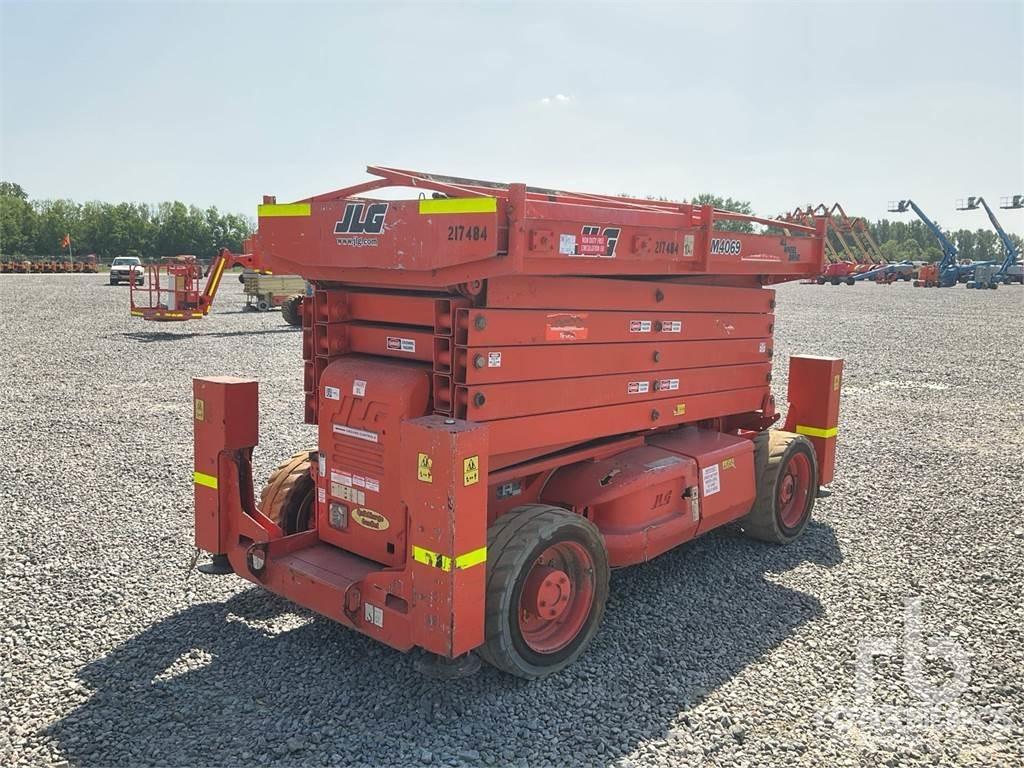 JLG M4069 رافعات مقصية الشكل