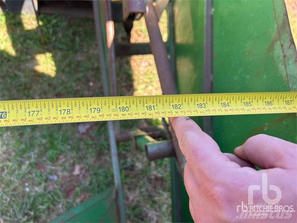 John Deere 215 رؤوس الحصادات الدراسات
