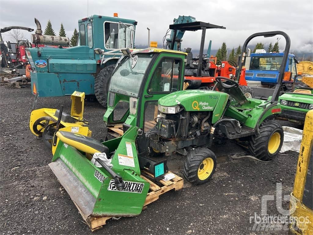 John Deere 2305 جرارات مدمجة