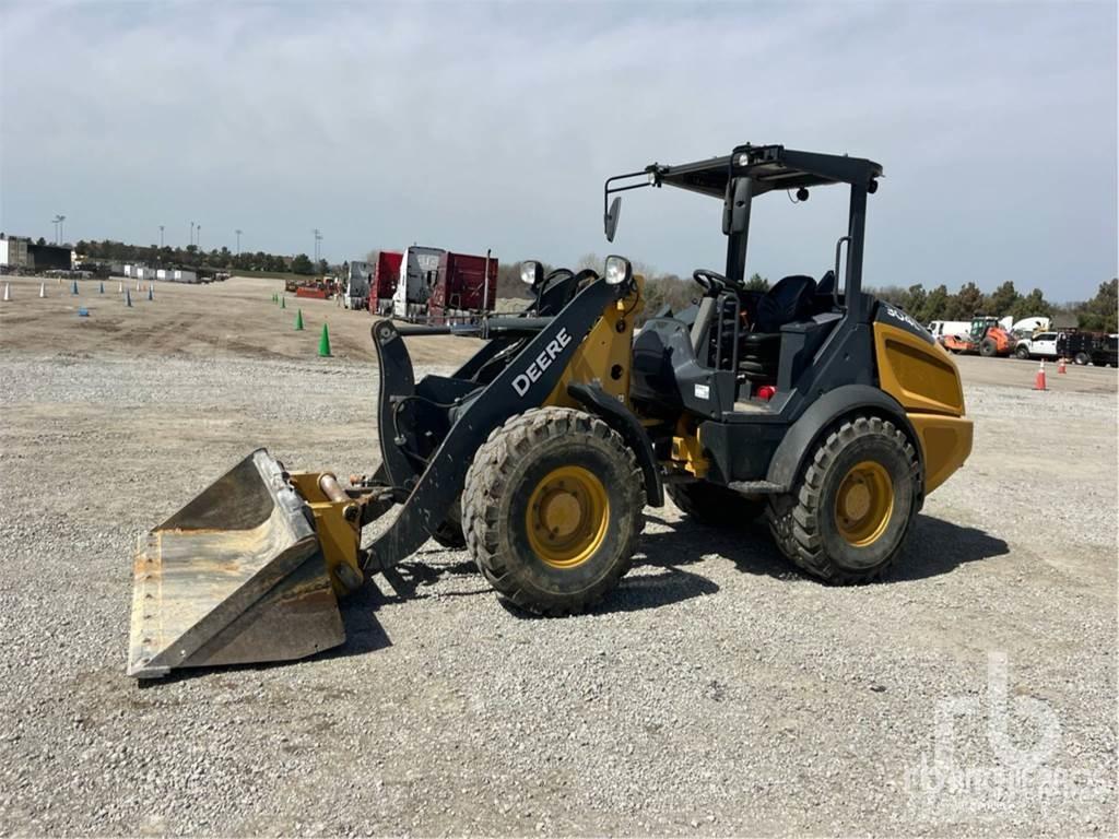 John Deere 304L لوادر بعجل