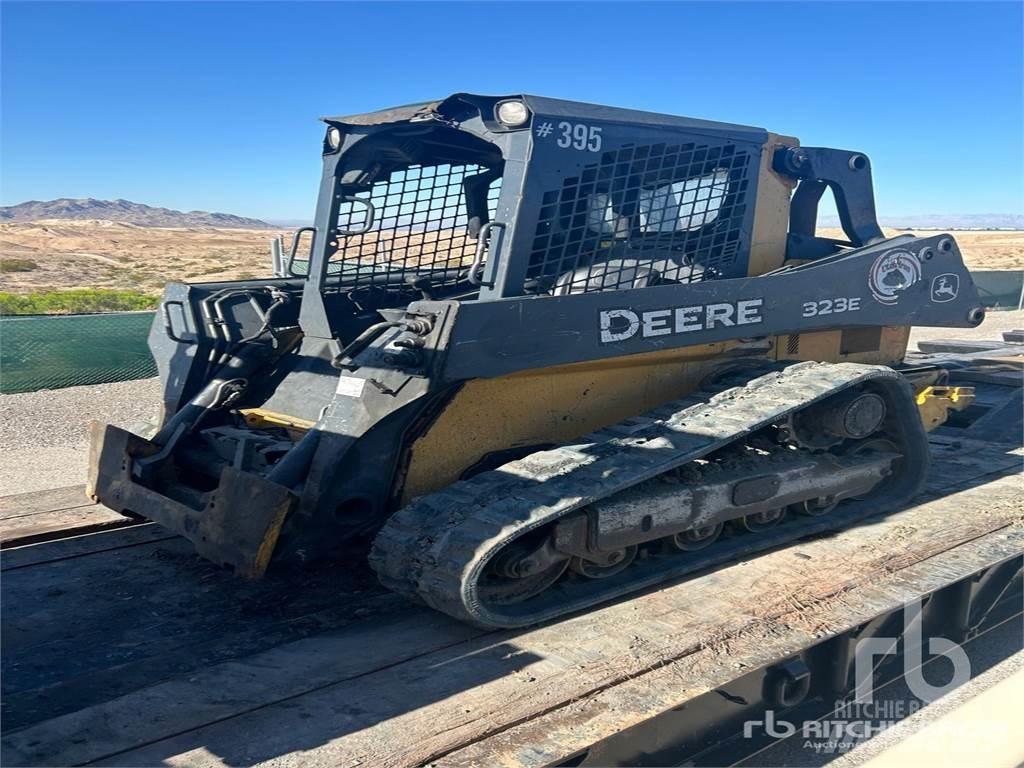 John Deere 323E لوادر انزلاقية التوجيه