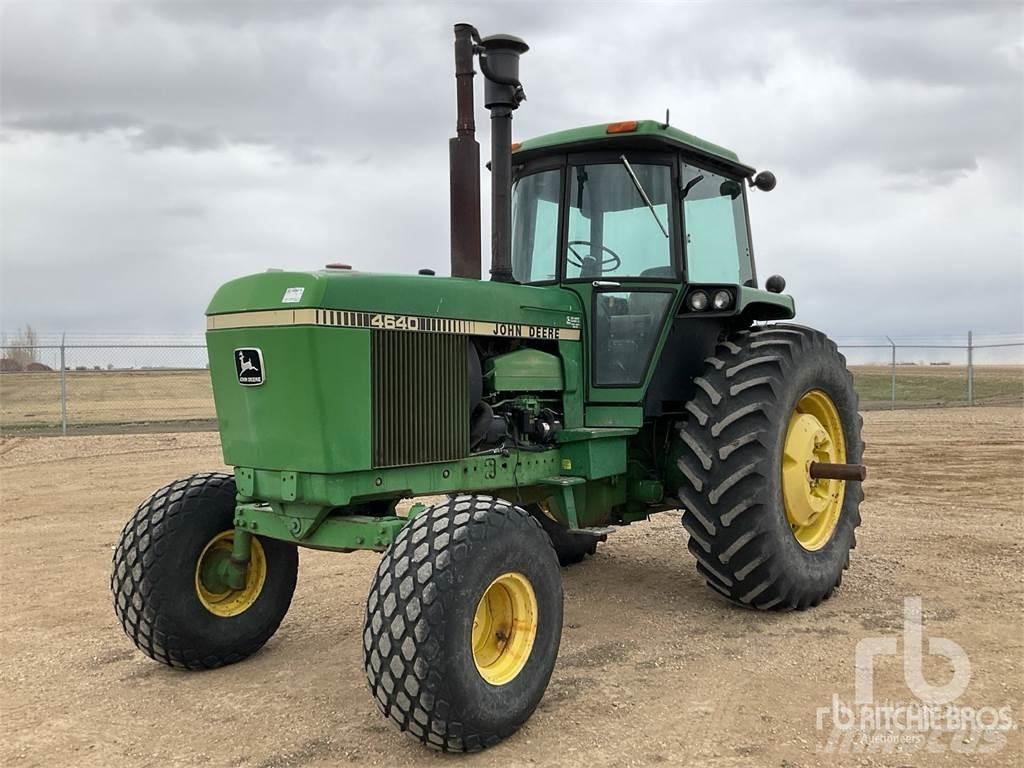 John Deere 4640 الجرارات