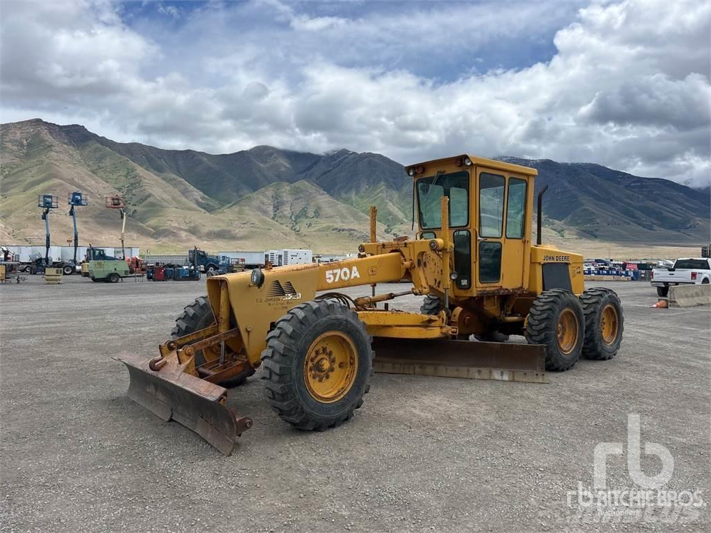 John Deere 570A معدات تمهيد الطرق