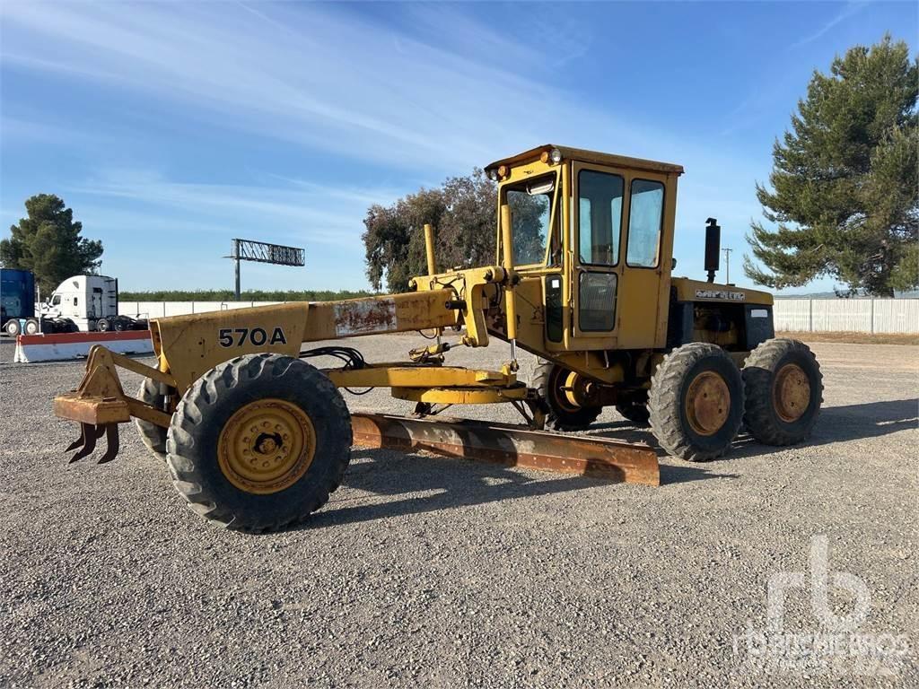 John Deere 570A معدات تمهيد الطرق