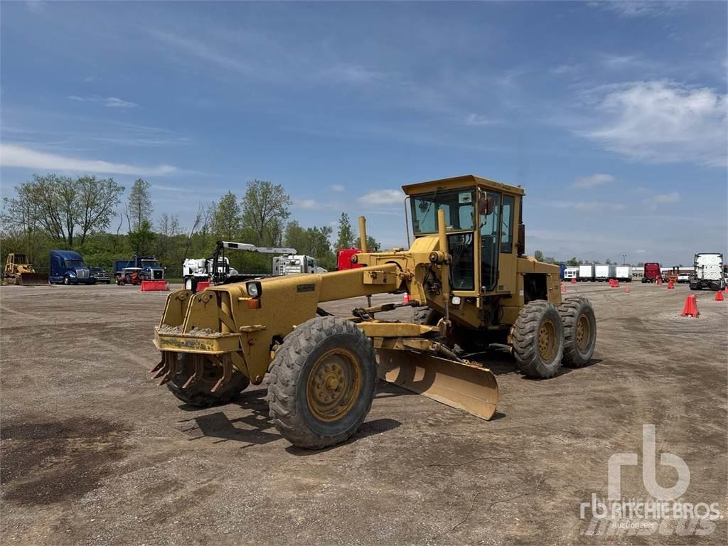 John Deere 570B معدات تمهيد الطرق