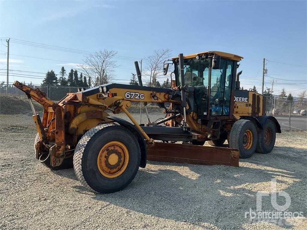 John Deere 672G معدات تمهيد الطرق