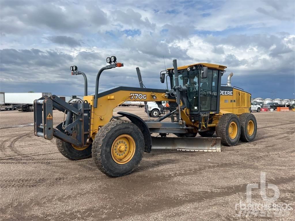 John Deere 770G معدات تمهيد الطرق