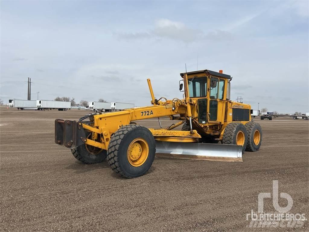 John Deere 772A معدات تمهيد الطرق