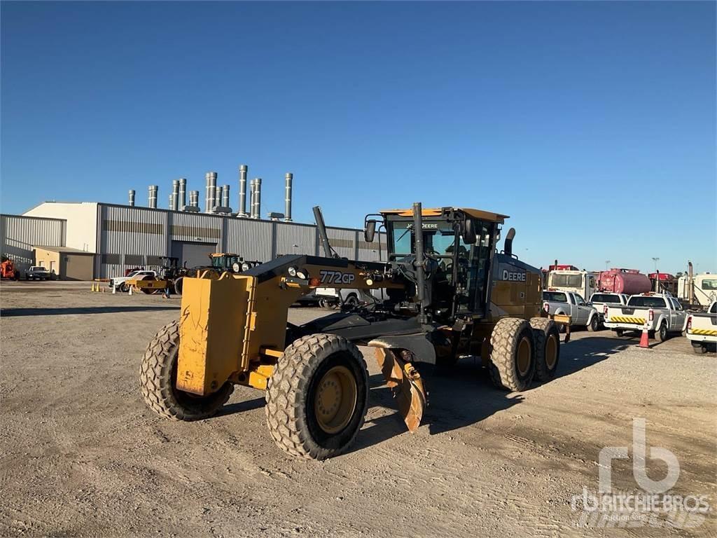 John Deere 772G معدات تمهيد الطرق