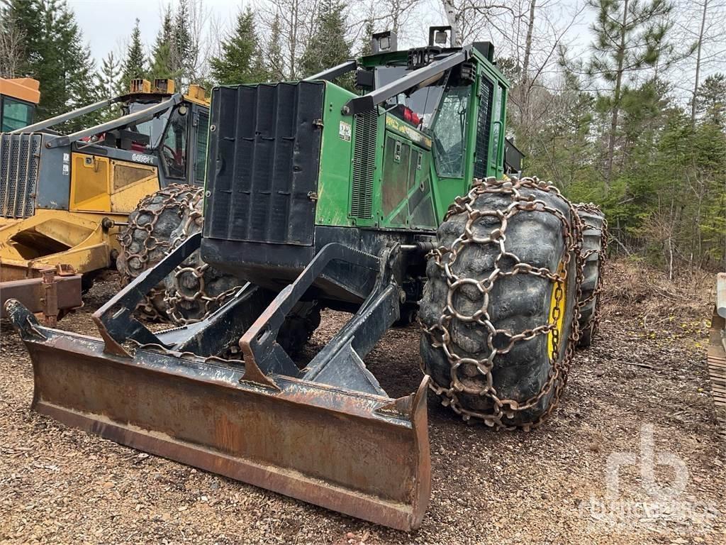 John Deere 848H ساحبات الأشجار