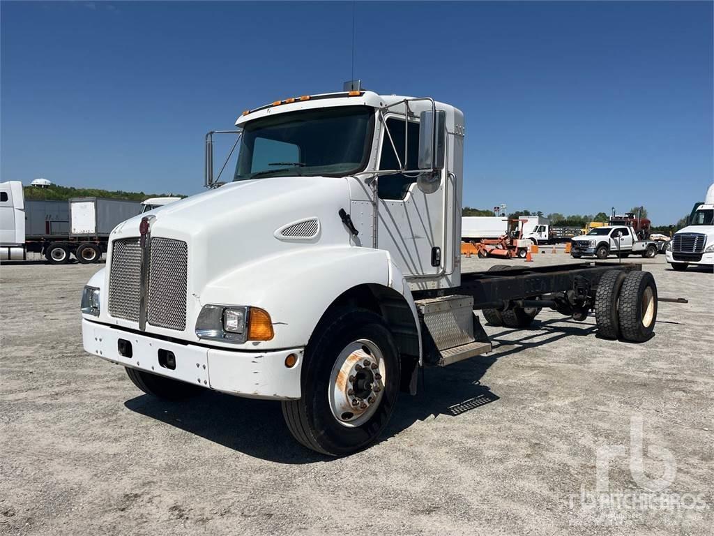 Kenworth T300 شاحنات بمقصورة وهيكل