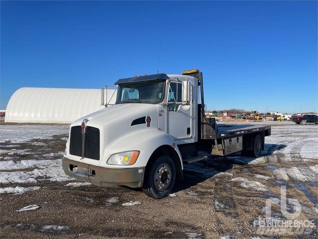 Kenworth T300 شاحنات مسطحة/مفصلية الجوانب