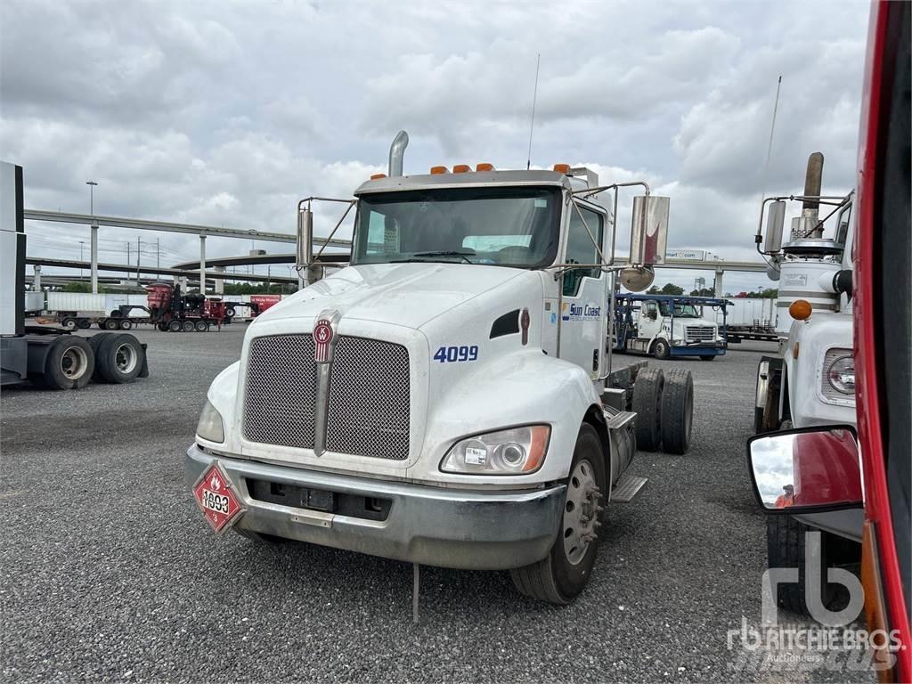 Kenworth T370 شاحنات بمقصورة وهيكل