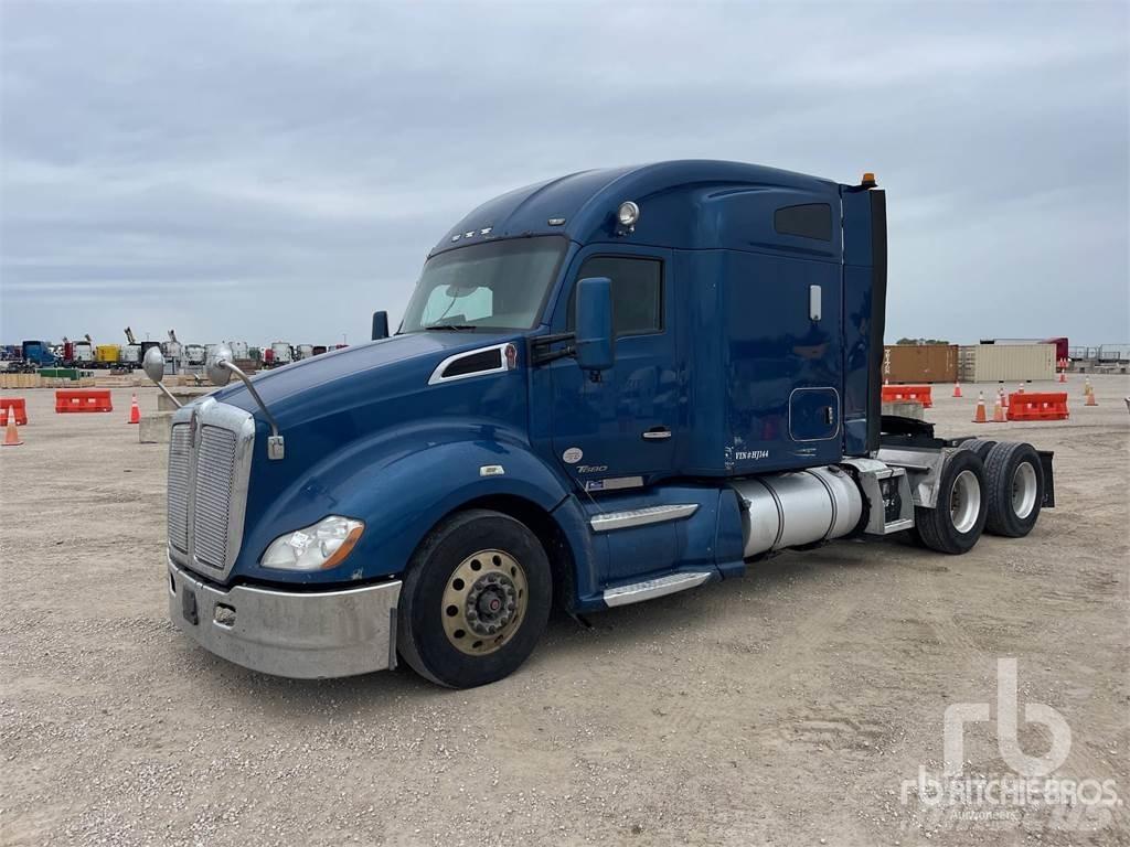 Kenworth T680 وحدات الجر