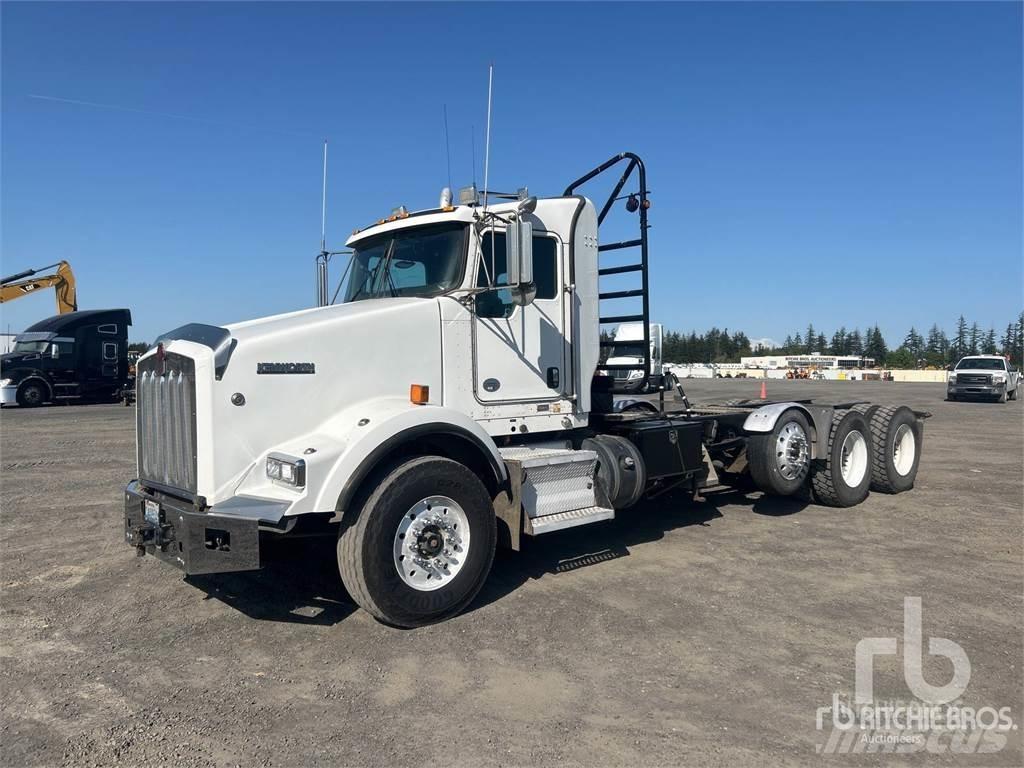 Kenworth T800 شاحنات بمقصورة وهيكل