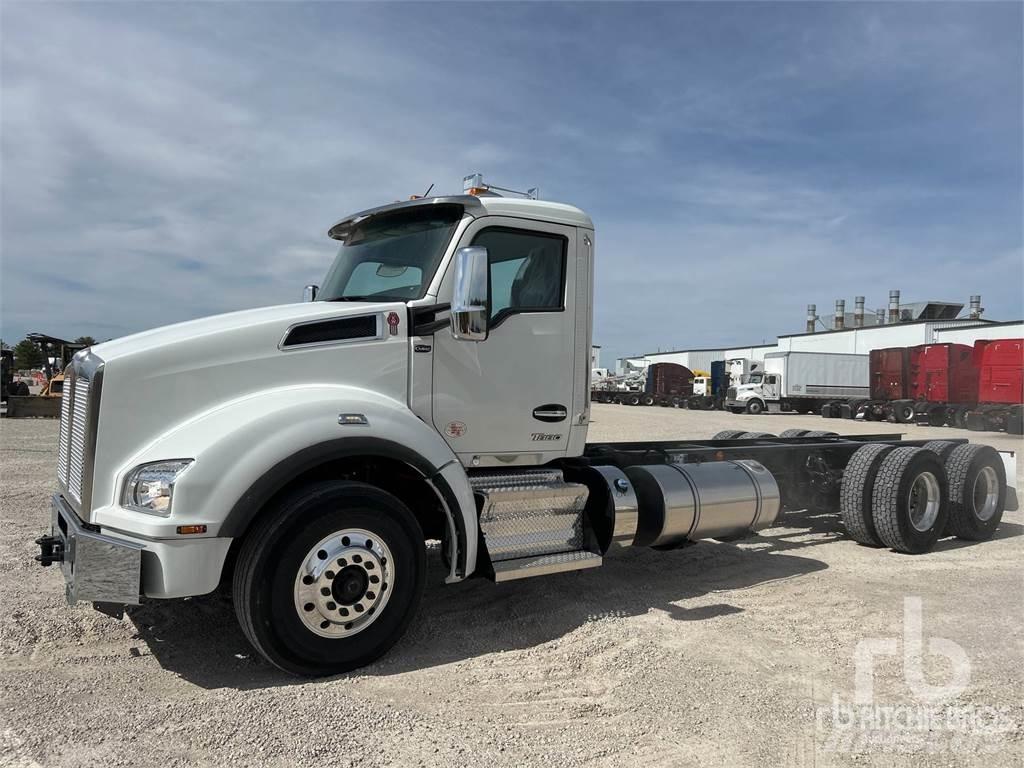 Kenworth T880 شاحنات بمقصورة وهيكل