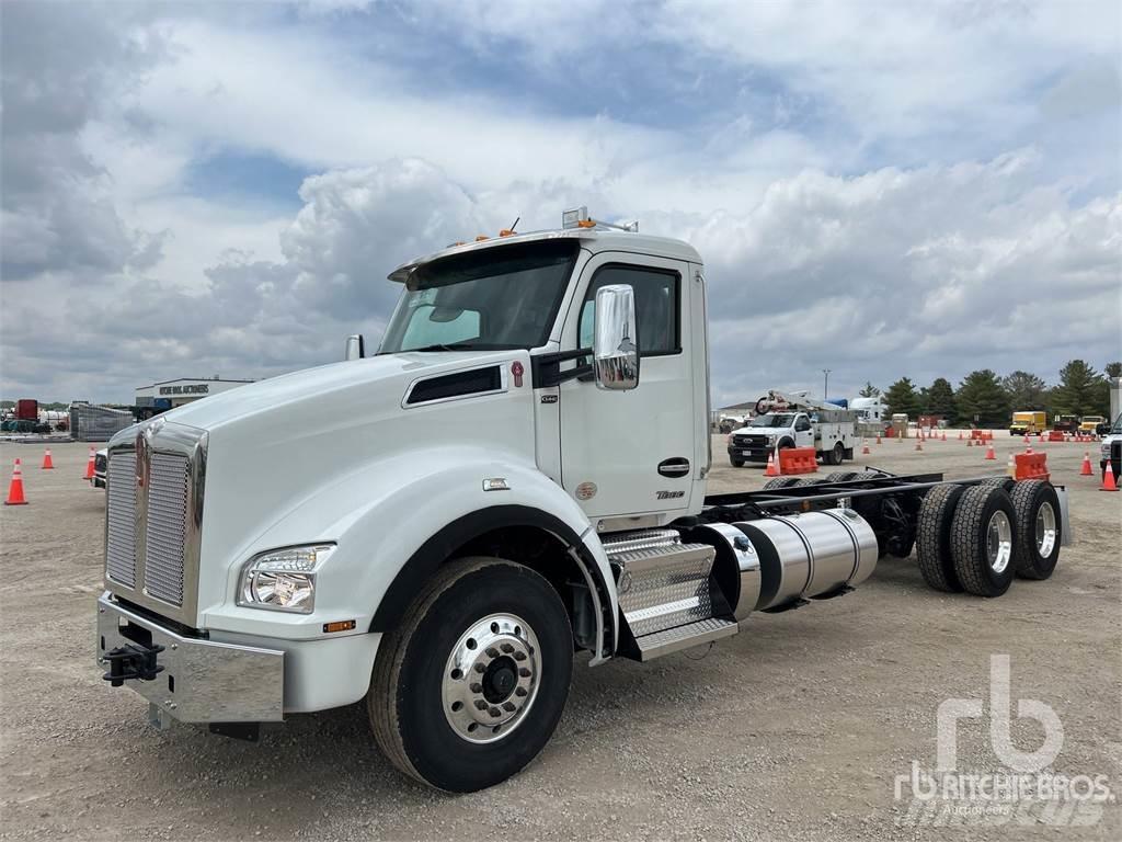 Kenworth T880 شاحنات بمقصورة وهيكل