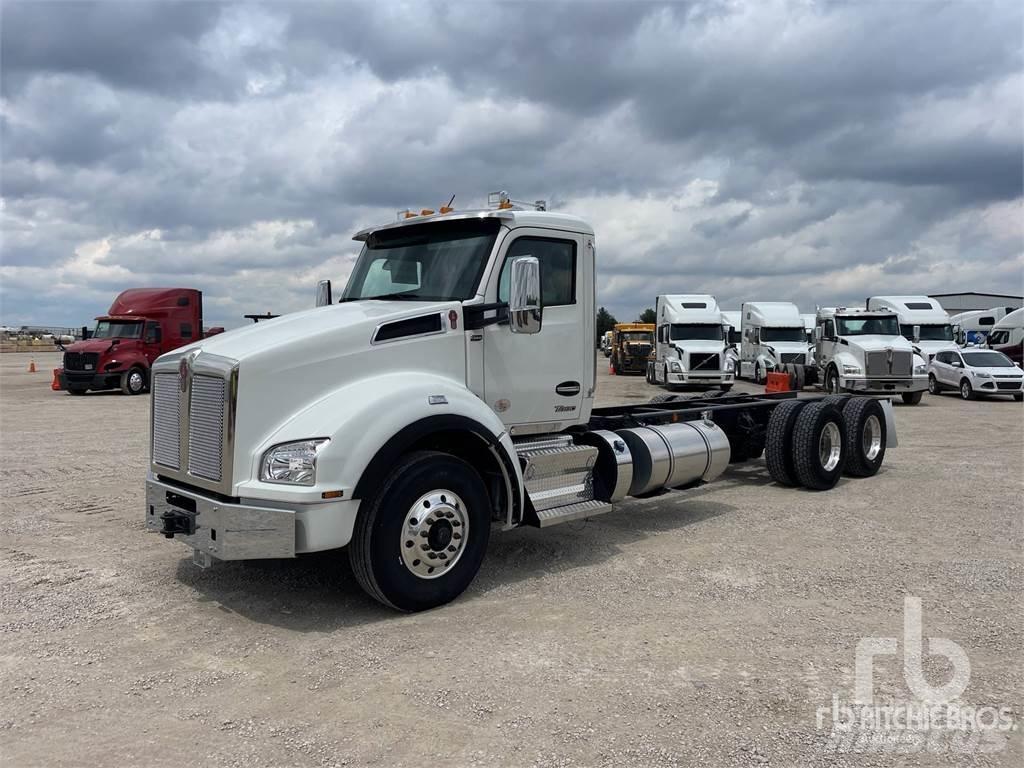 Kenworth T880 شاحنات بمقصورة وهيكل