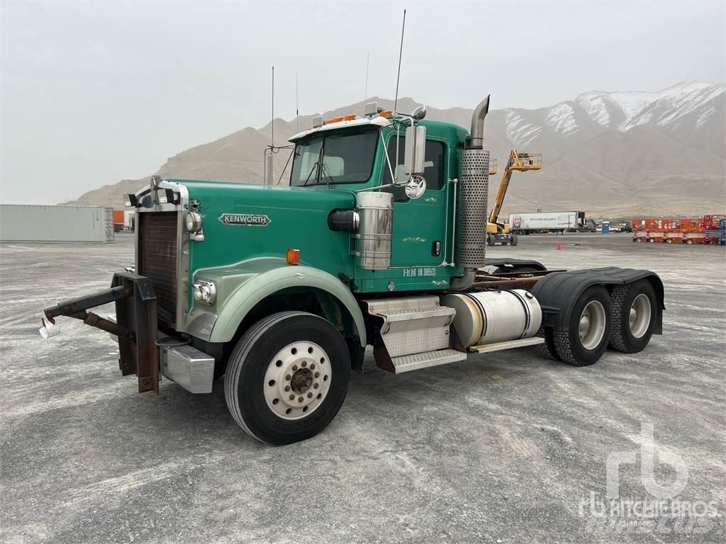 Kenworth W900 شاحنات بمقصورة وهيكل