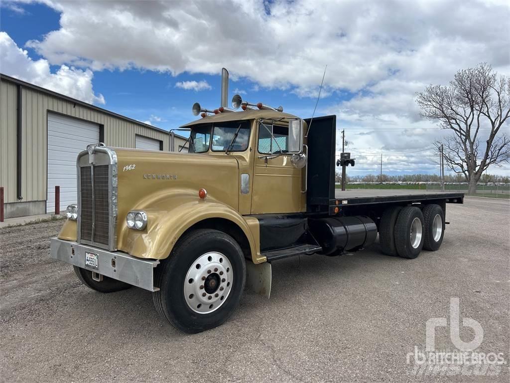 Kenworth W900 شاحنات مسطحة/مفصلية الجوانب