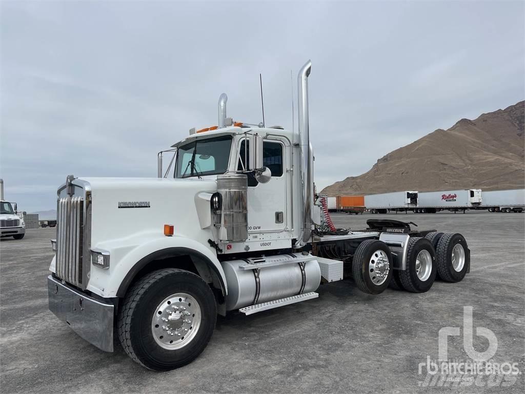 Kenworth W900B وحدات الجر