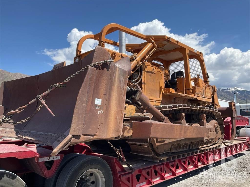 Komatsu D155-1 بلدوزرات مجنزرة