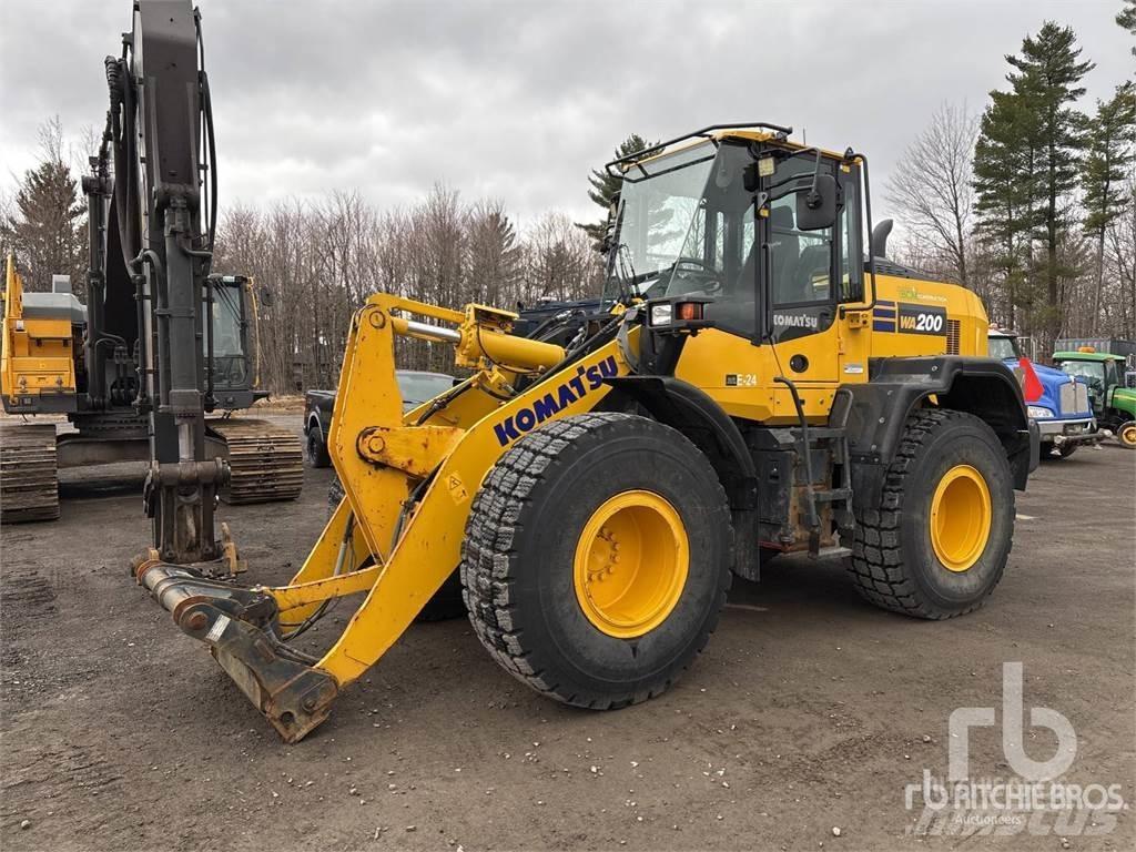 Komatsu WA200-8 لوادر بعجل