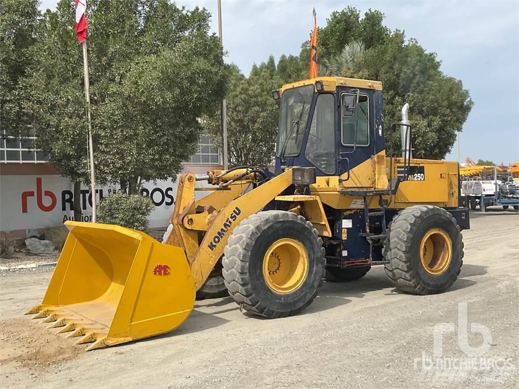 Komatsu WA250-1 لوادر بعجل