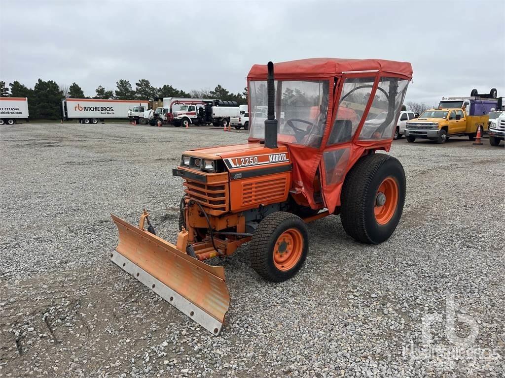 Kubota L2250 جرارات مدمجة