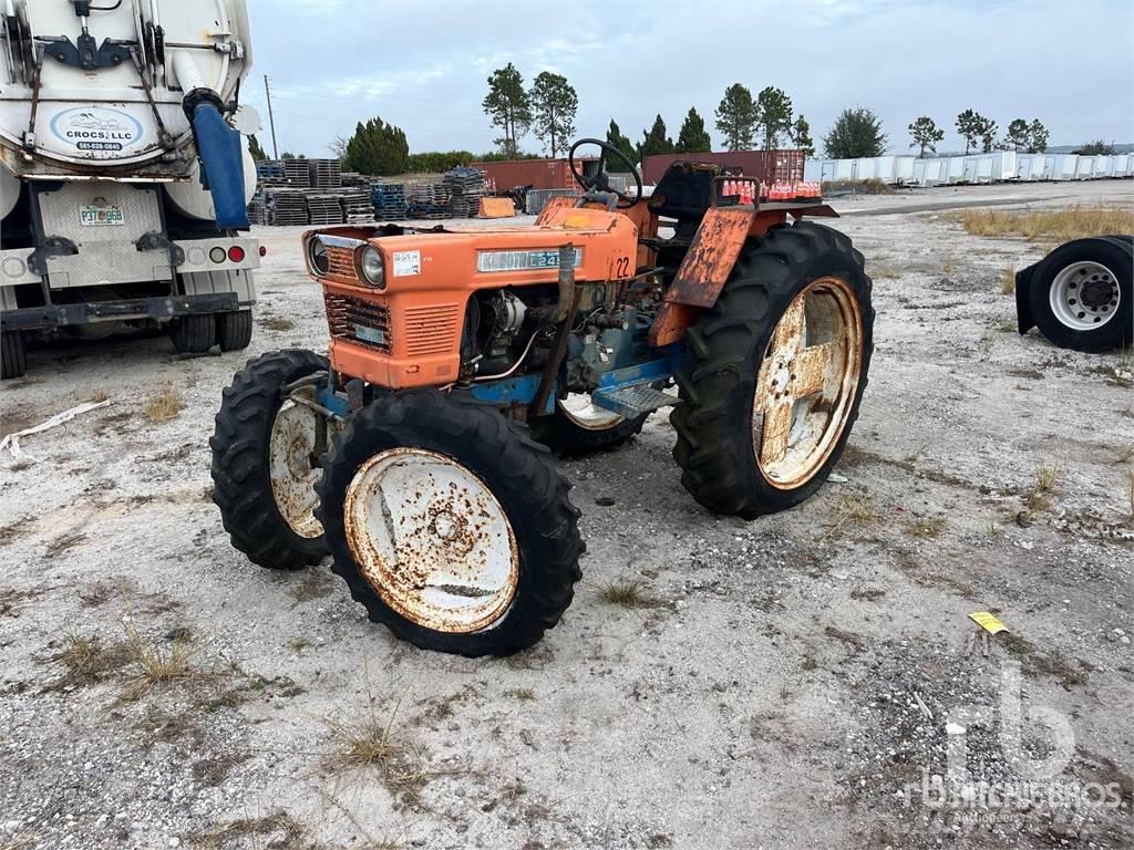 Kubota L245H جرارات مدمجة