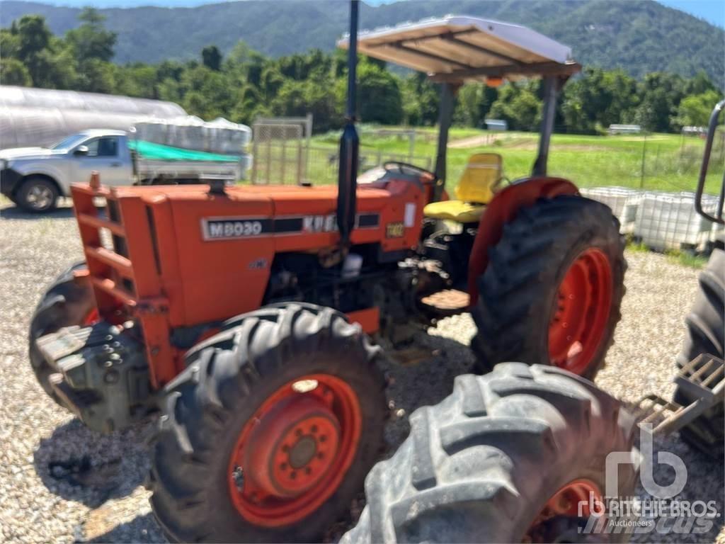 Kubota M8030DT الجرارات