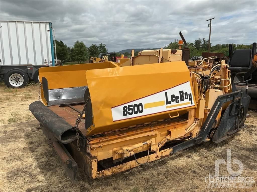 LeeBoy L8500T معدات السفلتة