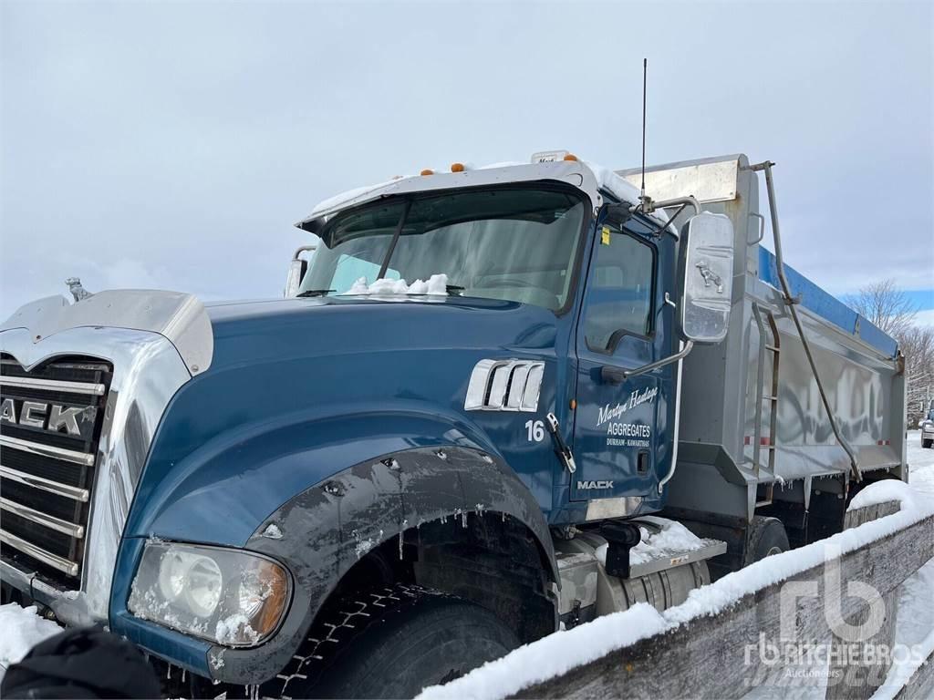 Mack 700 شاحنات قلابة